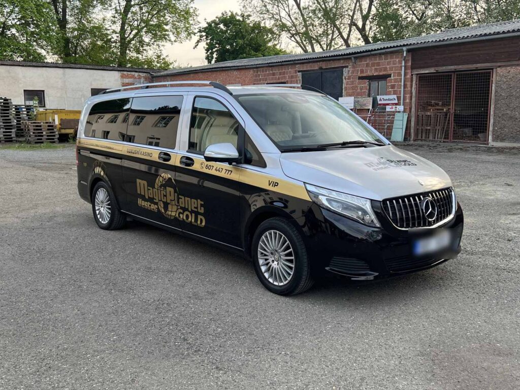 Mercedes V Magic Planet Vestec se zlatým polepem